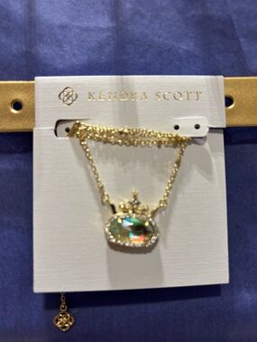 NWT Kendra Scott Gold Disney Princess necklace POSITIVE